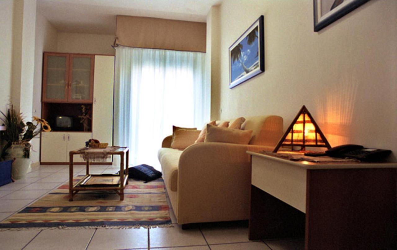 Residence Darsena Cattolica Buitenkant foto