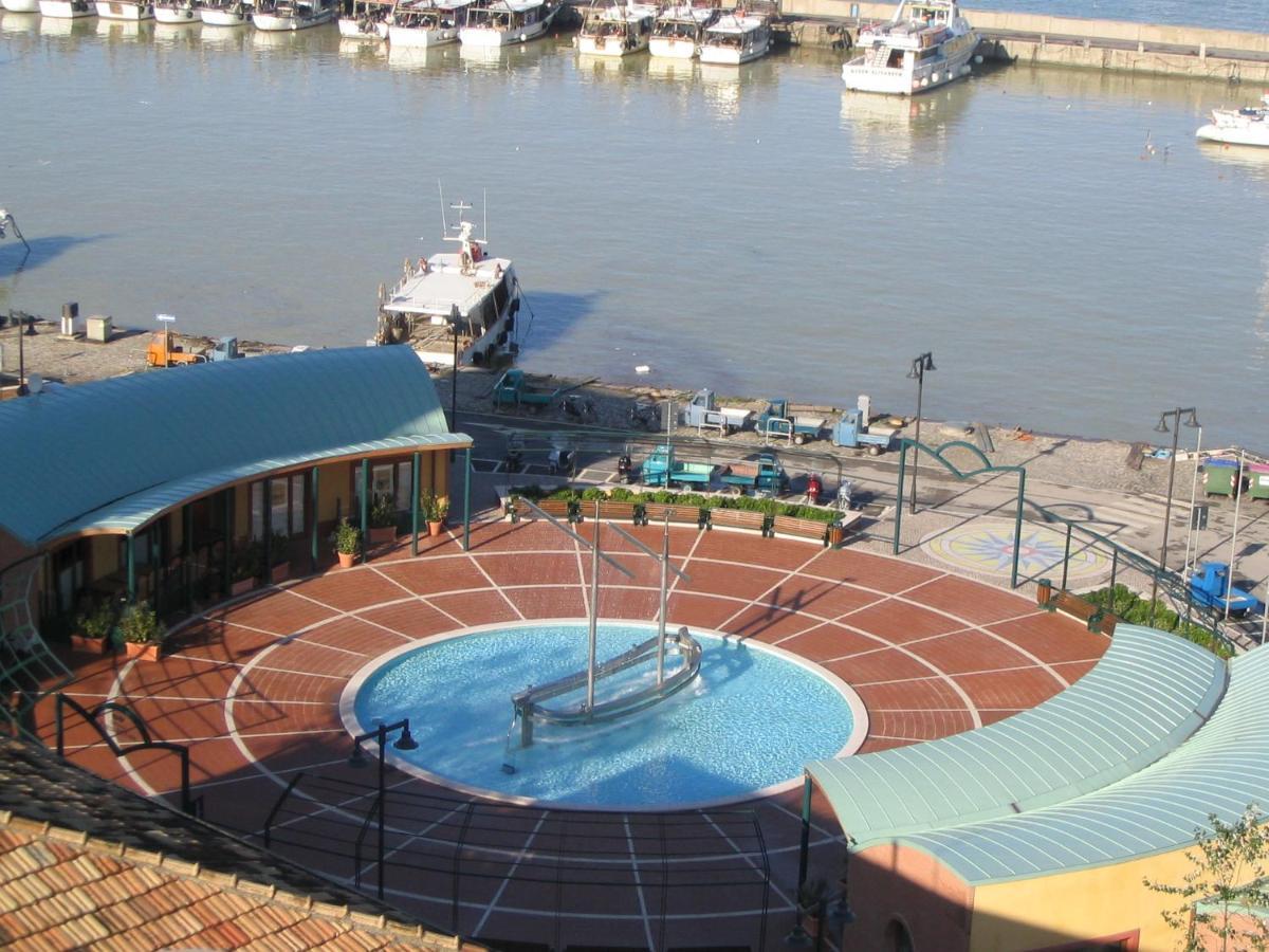 Residence Darsena Cattolica Buitenkant foto