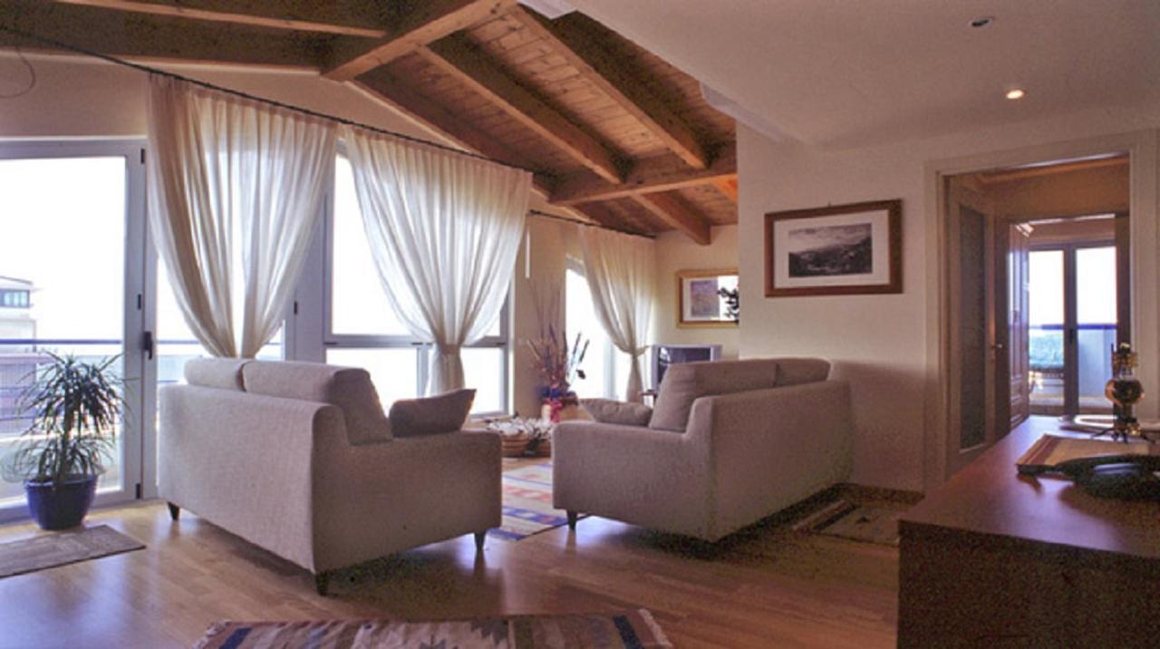Residence Darsena Cattolica Buitenkant foto